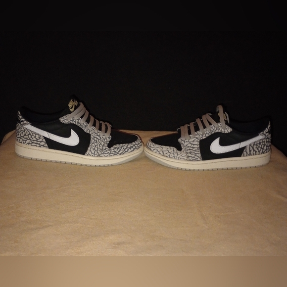 SALE !!!!Air Jordan 1 low OG Black Cement Mens 6.5 or women's size 8 - Picture 2 of 11